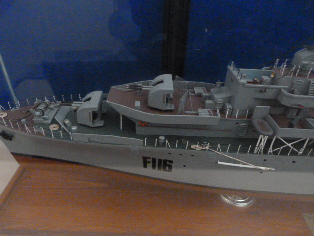 Scale Model of HMS Amethyst - Case Measures 98 x 18 x 45.5cm Approx - Image 2 of 5