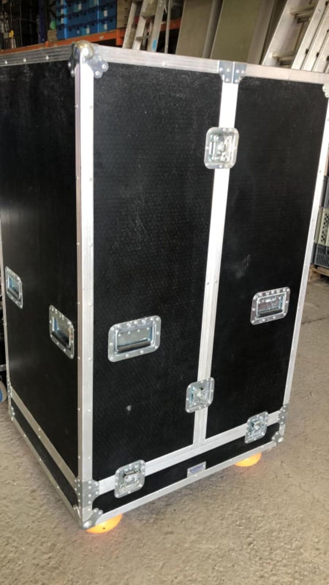 * Large Flight Case 820mm wide x 660mm deep x 1270mm high