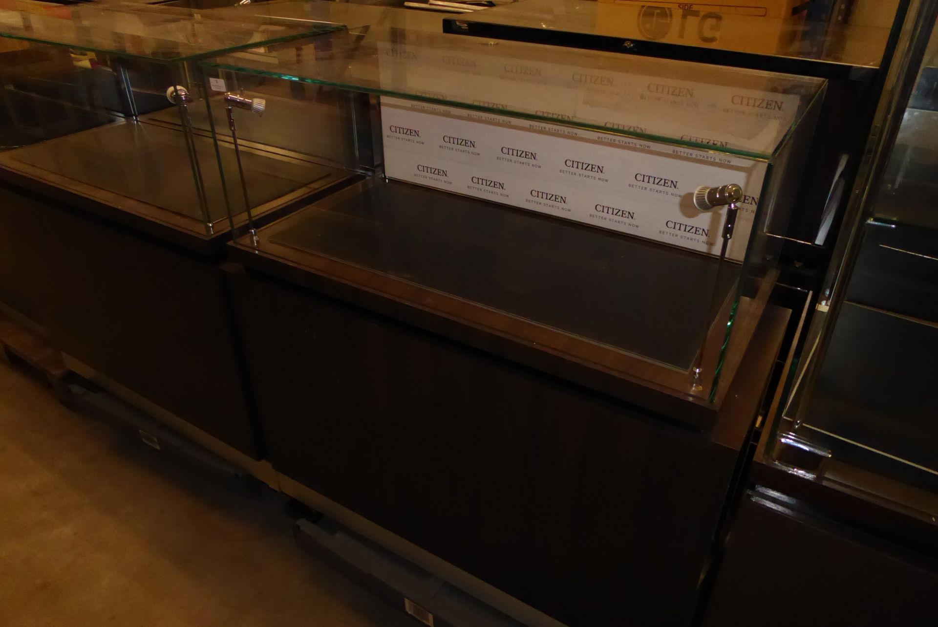 * Glazed illuminated display case storage drawers beneath led lighting 1000 x 500 x 1100 locking - Image 5 of 6