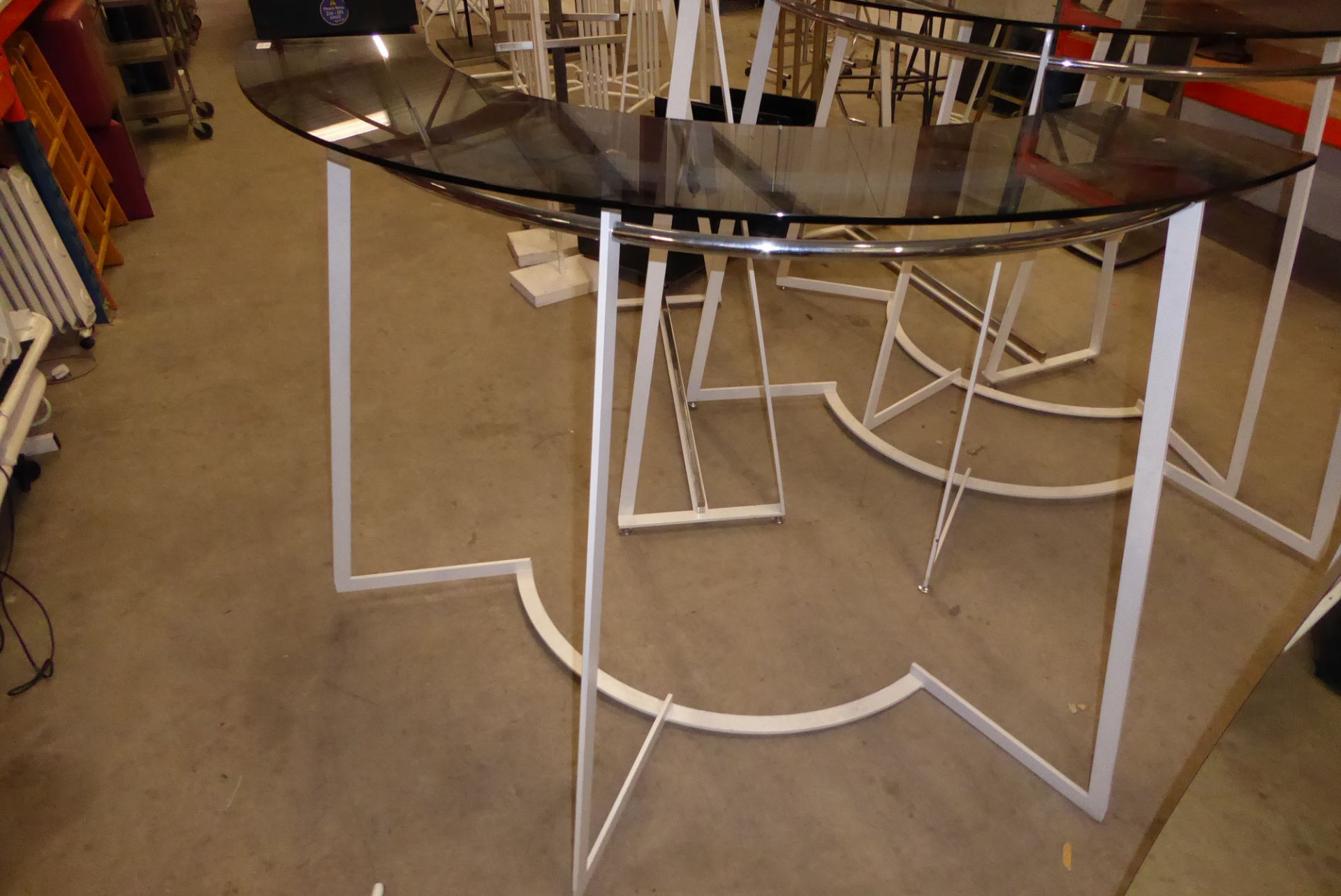 * Semi-circular clothes display rail with smoked glass top shelf 1800 x 800 x 1300 - Image 2 of 4