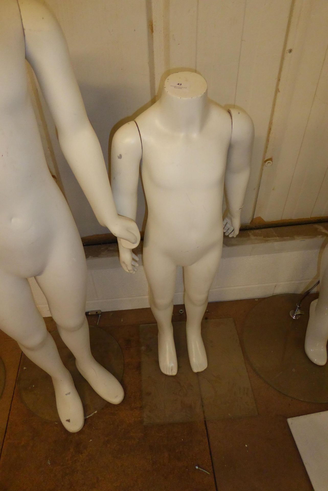 * Small child mannequin 3-5 years