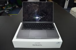 *Apple Macbook Pro (damaged screen - sold as salva