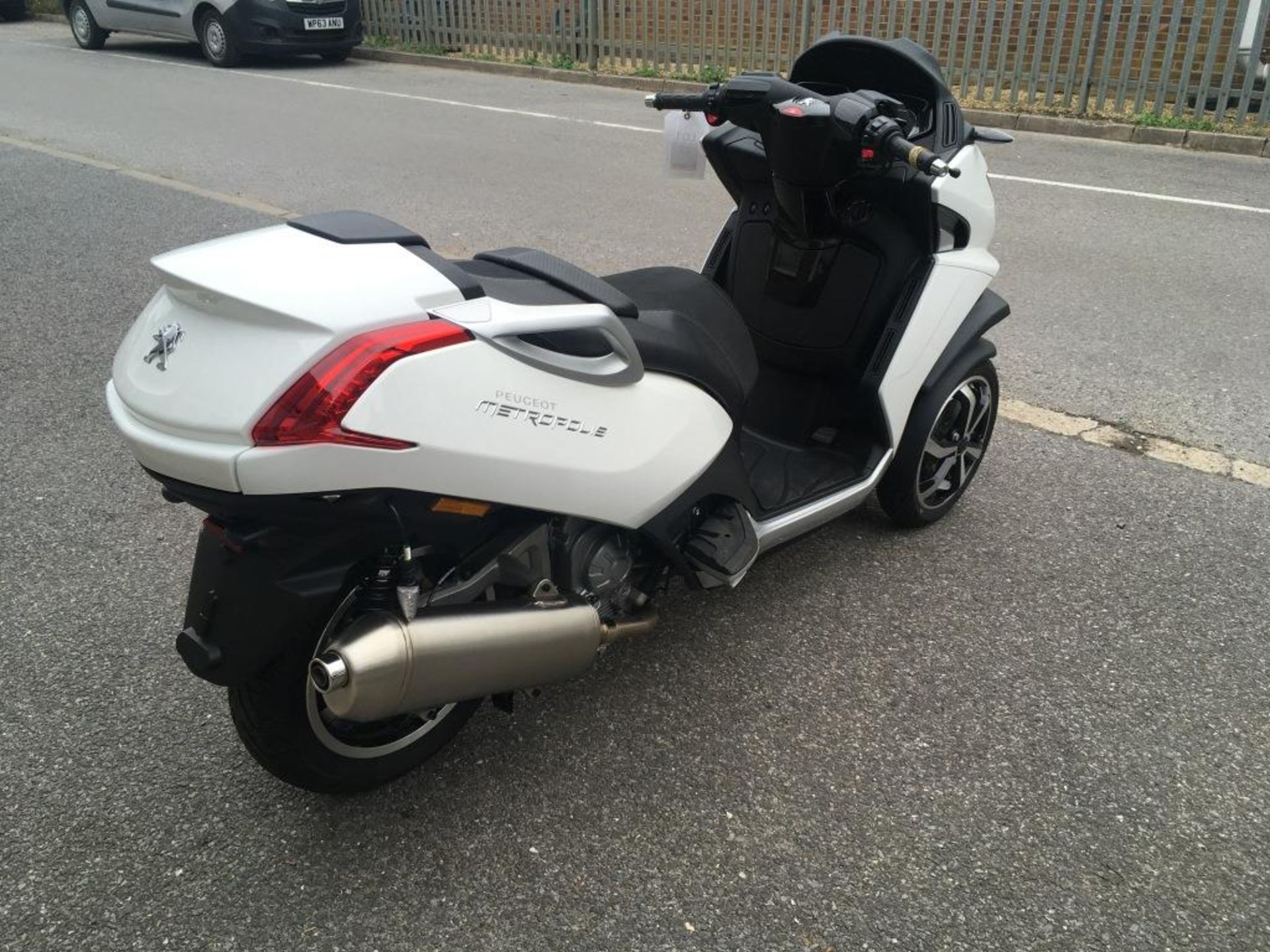 Peugeot Metropolis 400 ABS moped, Unregistered VGAX1AABBK0006006. COC present (Drive on a car - Bild 5 aus 17