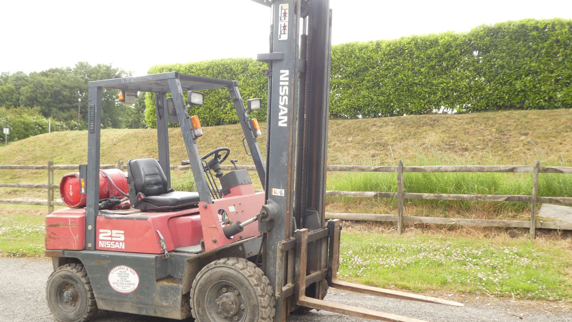 *2004 Nissan 2.5ton Gas Forklift. Pneumatic Tyres NO VAT