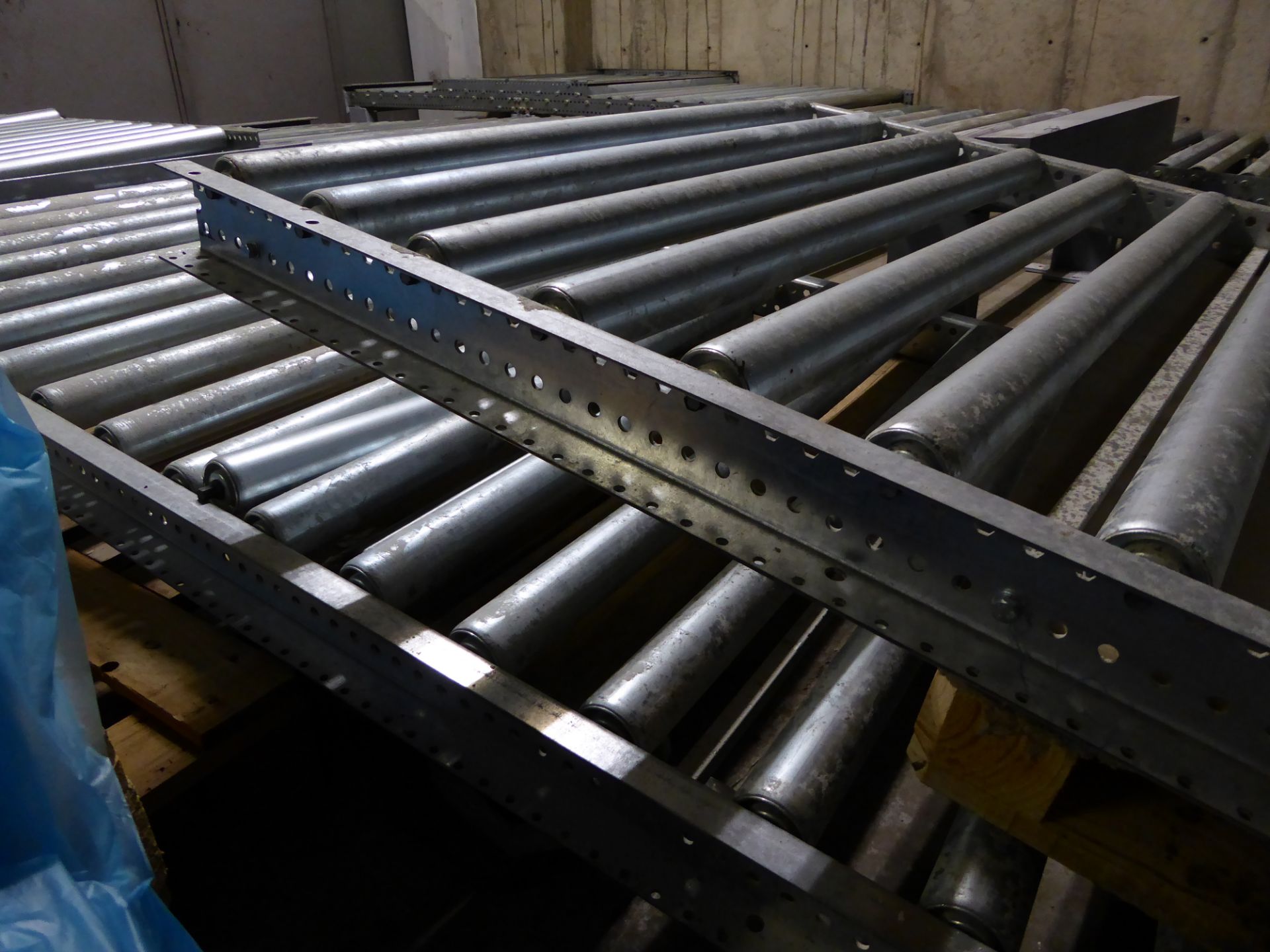 * Roller conveyor sections - rollers 1050w. 5 x sections @ 2.5m long = 12.5m - Image 7 of 8