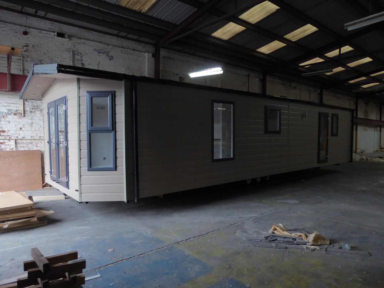 8293 - Auction of New Mobile Home, Industrial Machinery and Bulk Storage Containers