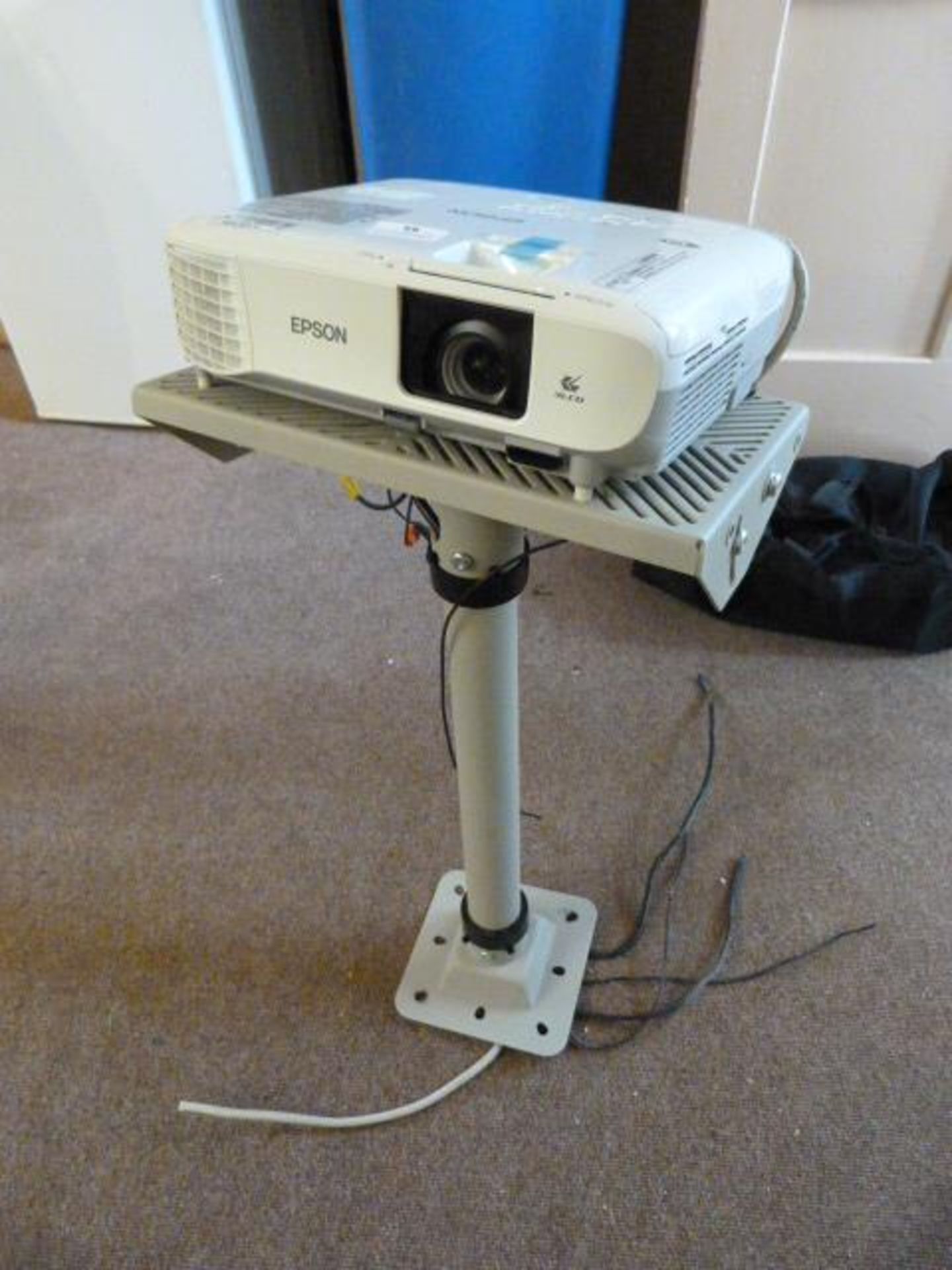 *Epson EB-X39 Projector with Ceiling Mount