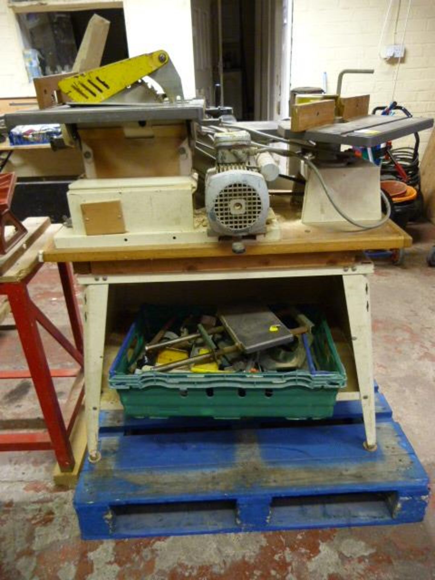 Workbench with Circular Saw, Plane, Mitre and Box