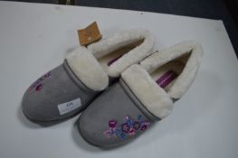 Ladies Dunlop Slippers Size: 6