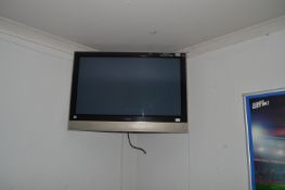 Hitachi Flat Screen TV with Wall Bracket