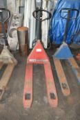 Clarke Strongarm Pallet Truck 550x1100