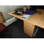 *Single Pedestal Desk with Righthand Drawer Pedestal in Lightwood Finish 160x80cm
