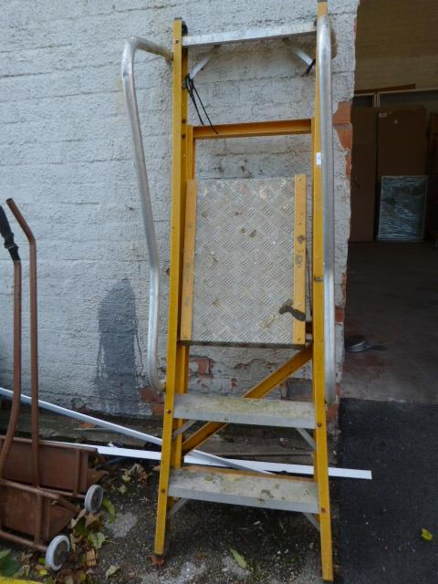 *Two Tread Bratts Decorators Steps