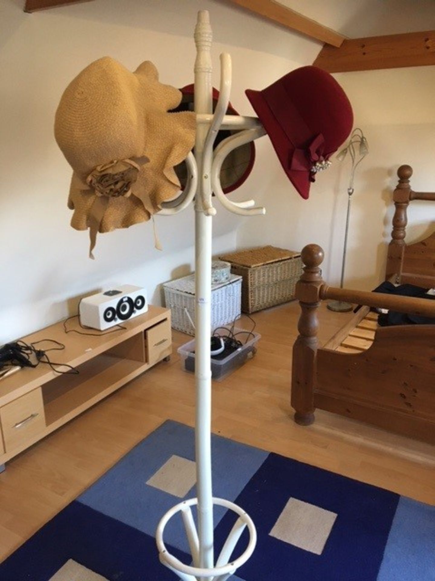 Hat and Coat Stand with Four Hats