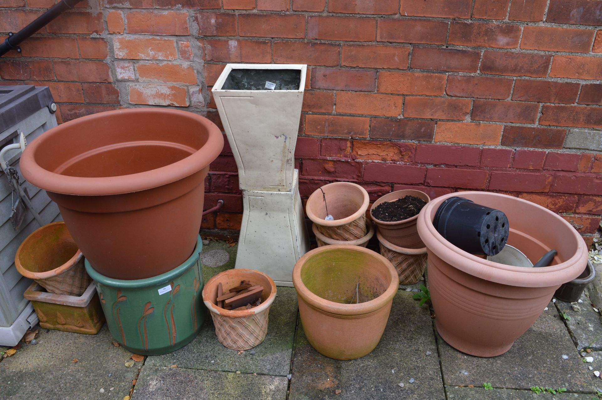 Quantity of Assorted Plant Pots and Planters