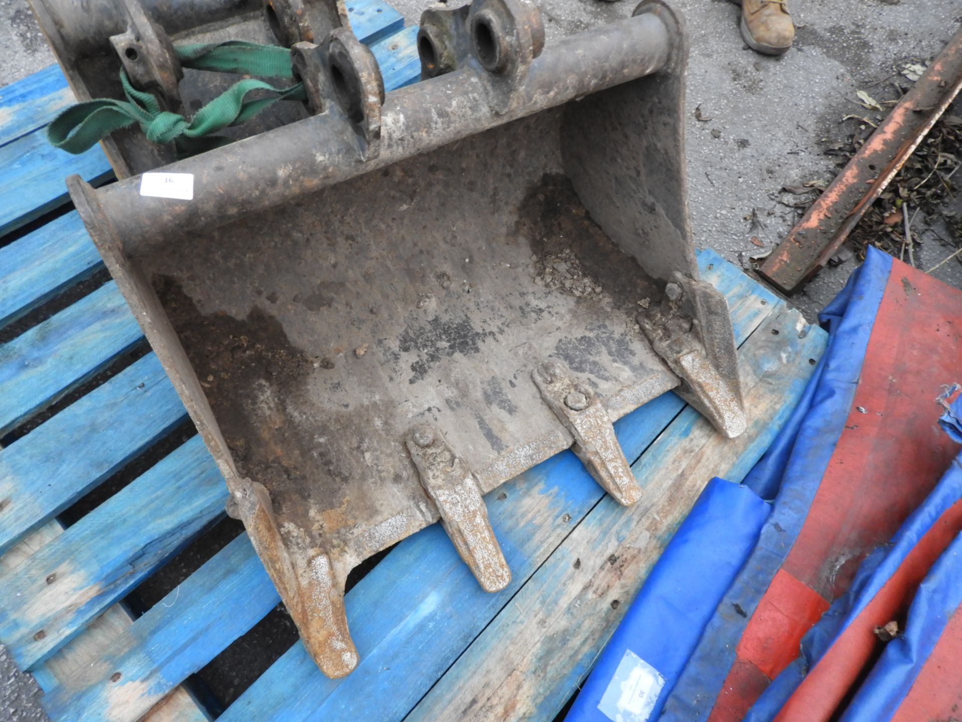 *24" Mini Digger Bucket