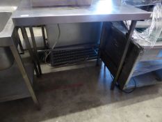 * stainless steel bench 3 legs 930 x 700 x 920