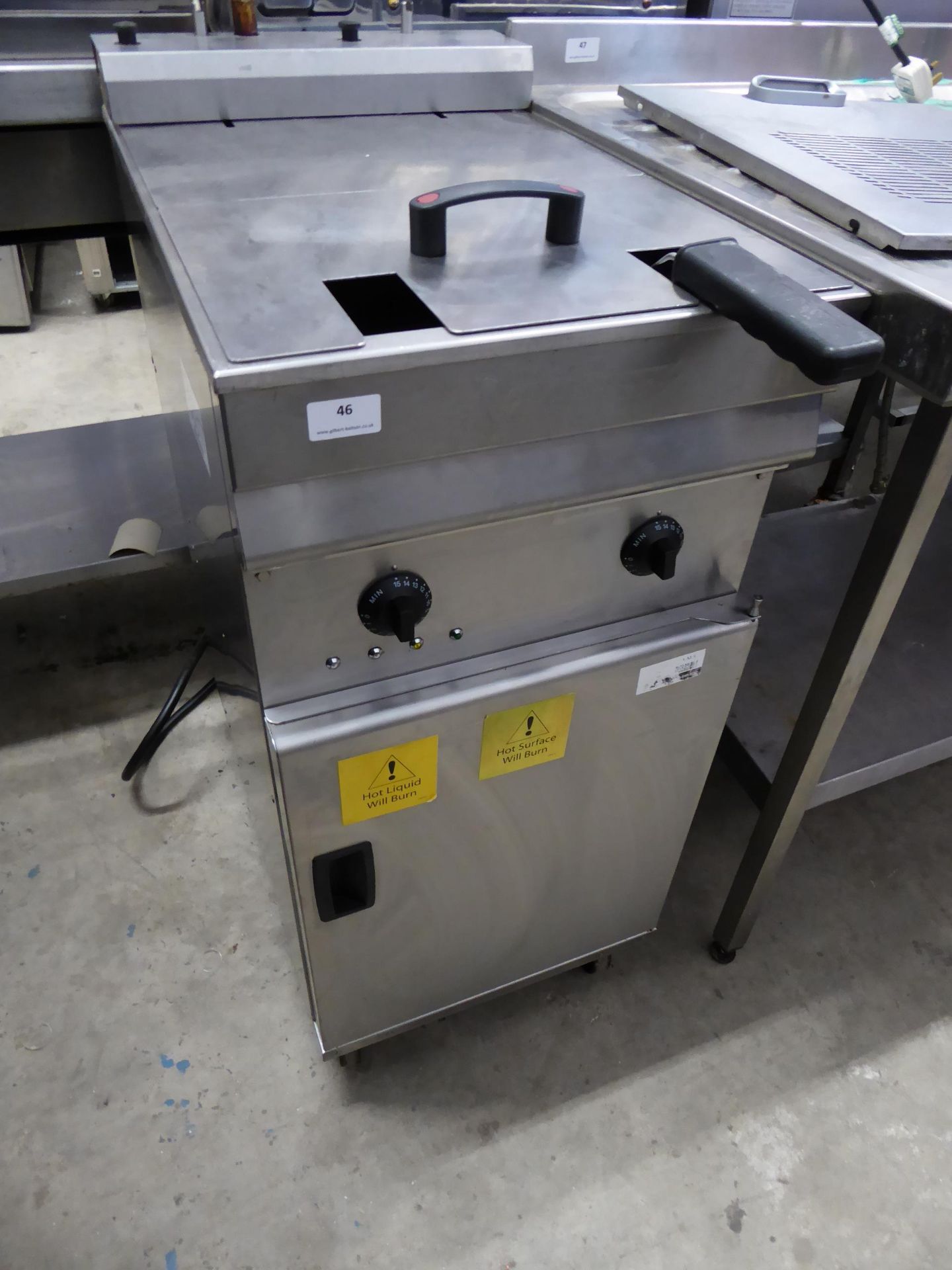 * double basket valentine electric three phase fryer with basket and lid