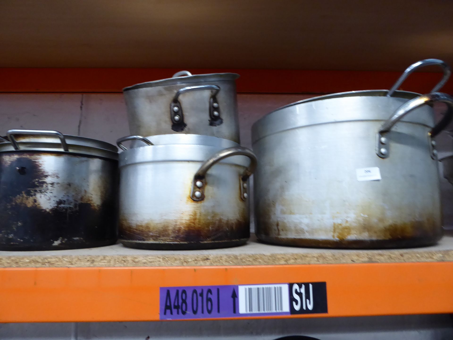 * 8 x large cooking pots mixed sizes