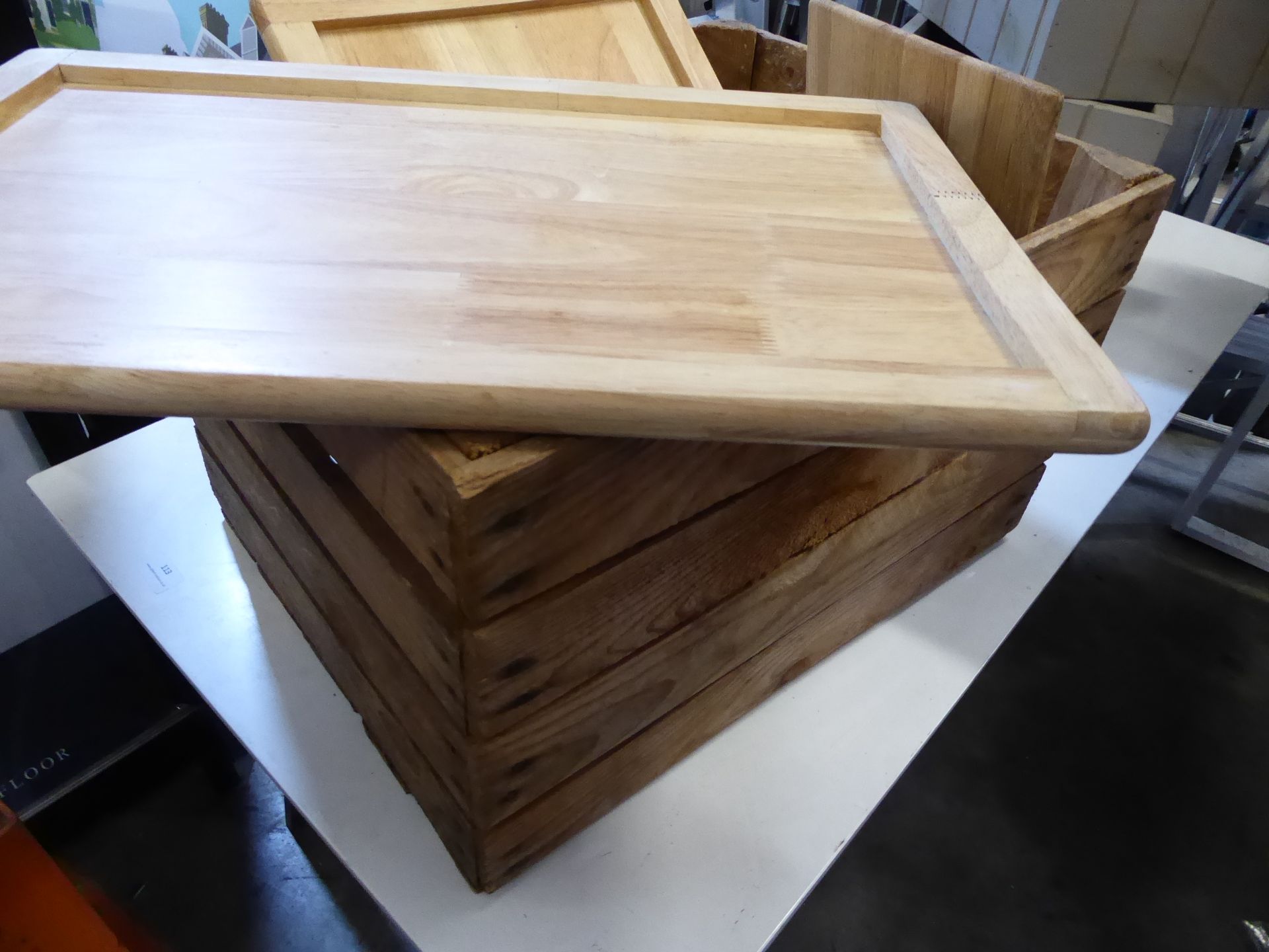 * large wooden crate 500 x 400 + 2 wooden trays - Image 2 of 2