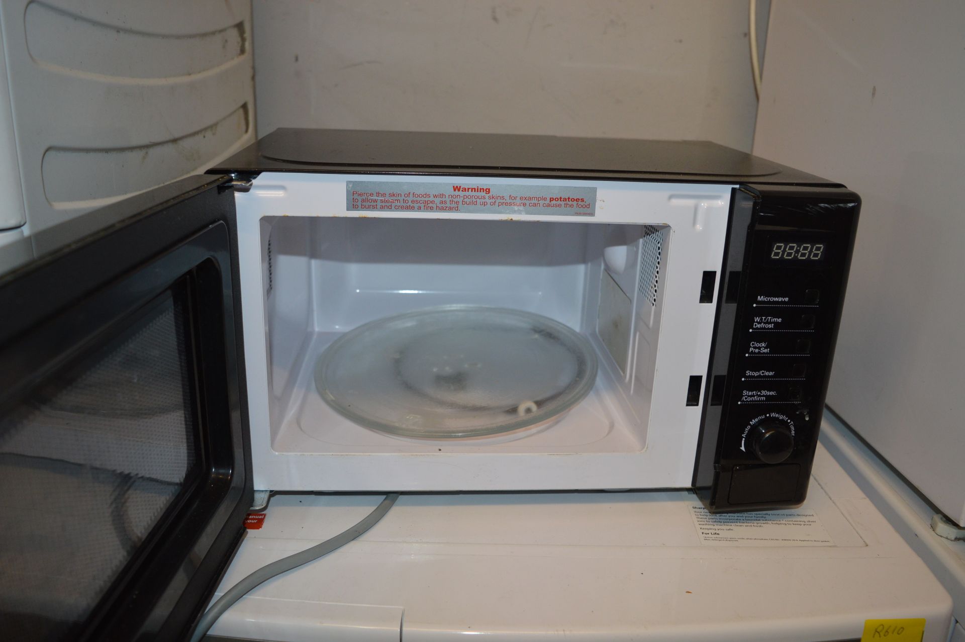 Microwave Oven - Image 2 of 2