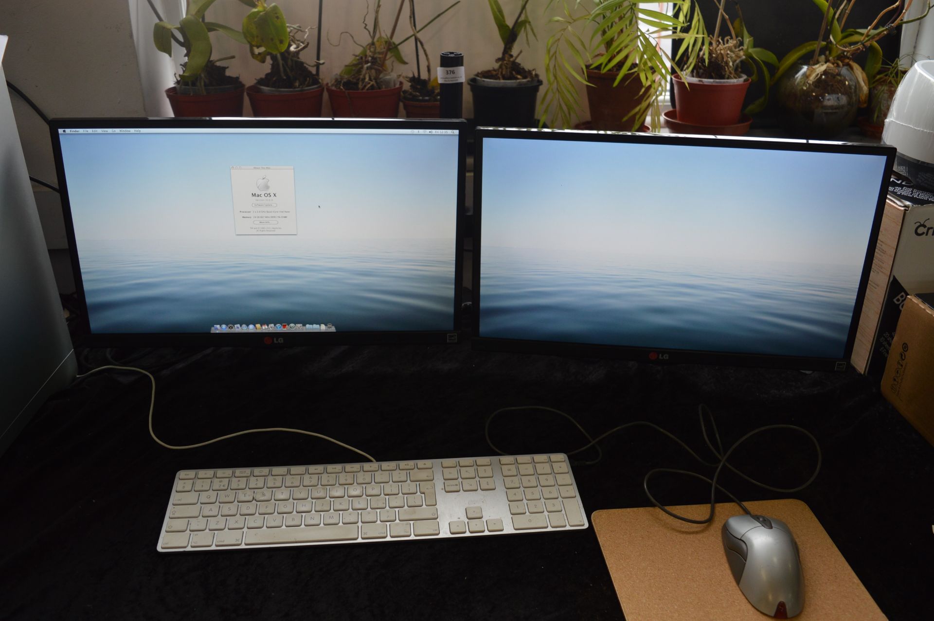 Apple Mac Pro with Two LG Monitors, Keyboard & Mouse - Image 6 of 8