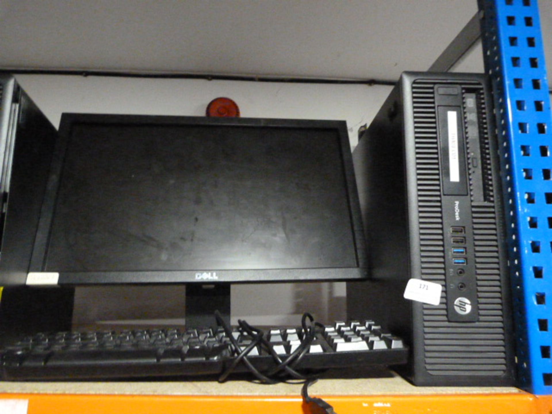 *HP Desktop Computer with Monitor and Keyboard