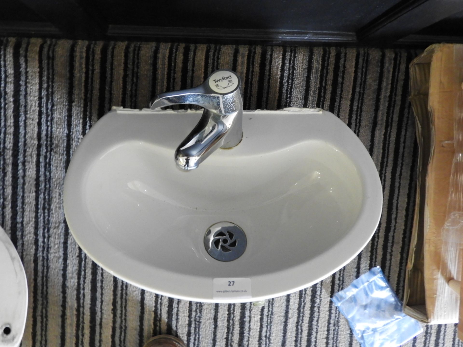 *Cloakroom Wash Basin with Monobloc Tap (ex display)