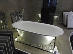 *Centre-Fill Island Bath with Freestanding Taps