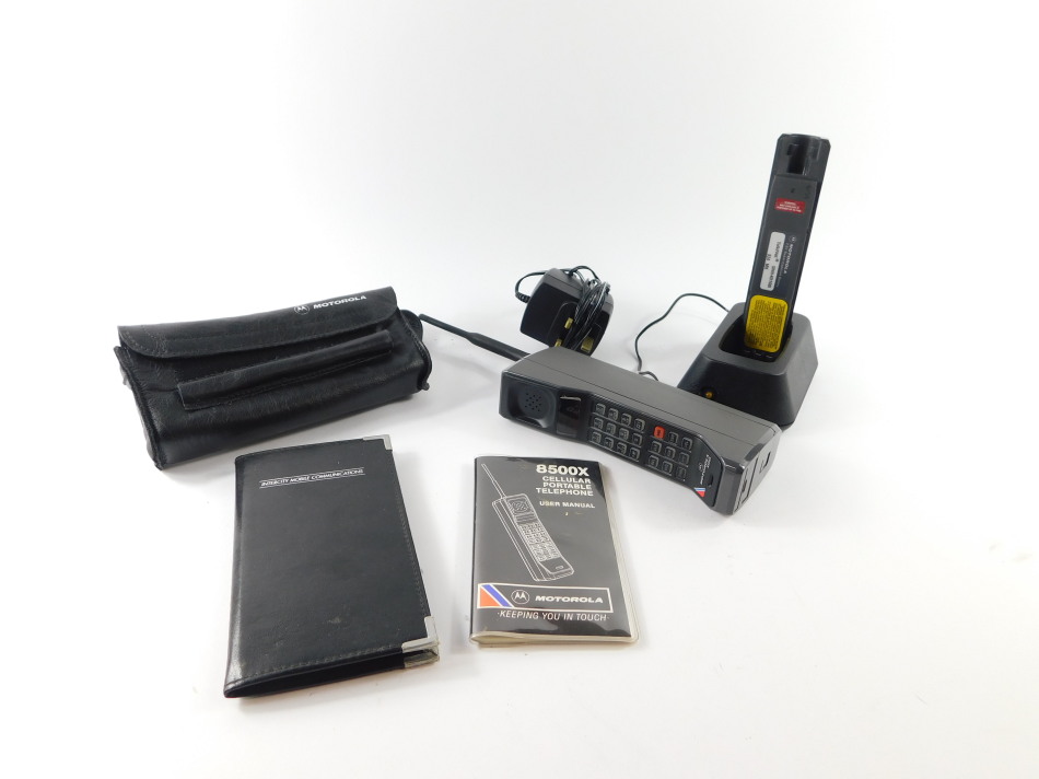 A Motorola Cellular portable telephone, model 8500X, with nickel cadmium battery, charger, bag and - Image 2 of 8