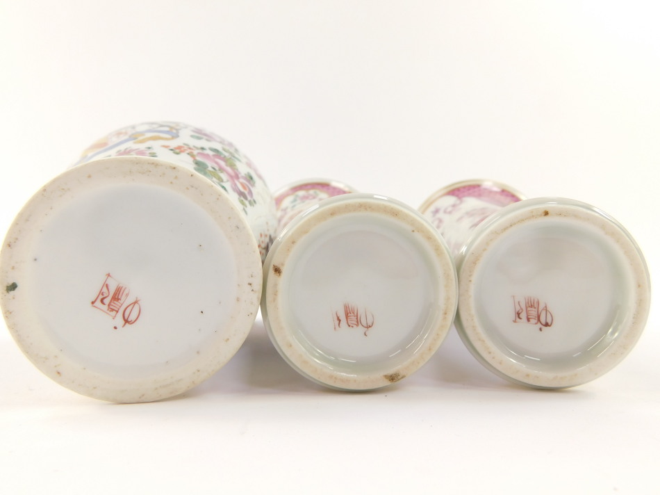 A Samson late 19thC porcelain garniture of vases, decorated in the Chinese export style with - Image 4 of 4
