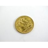 An Elizabeth II full gold sovereign 1964, 8.0g.