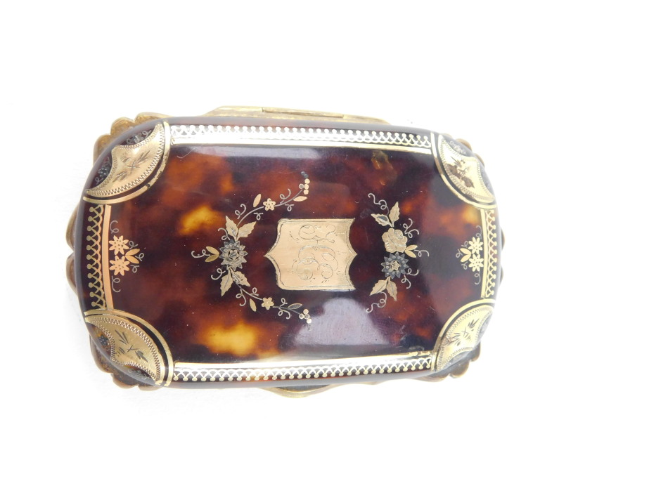 A Victorian tortoiseshell purse, with gold and silver pique decoration, decorated centrally with a - Image 4 of 5