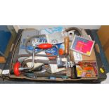 Tools and accessories, including saws, a hand drill, spanners, wheel locks, plugs, etc. (1 box)