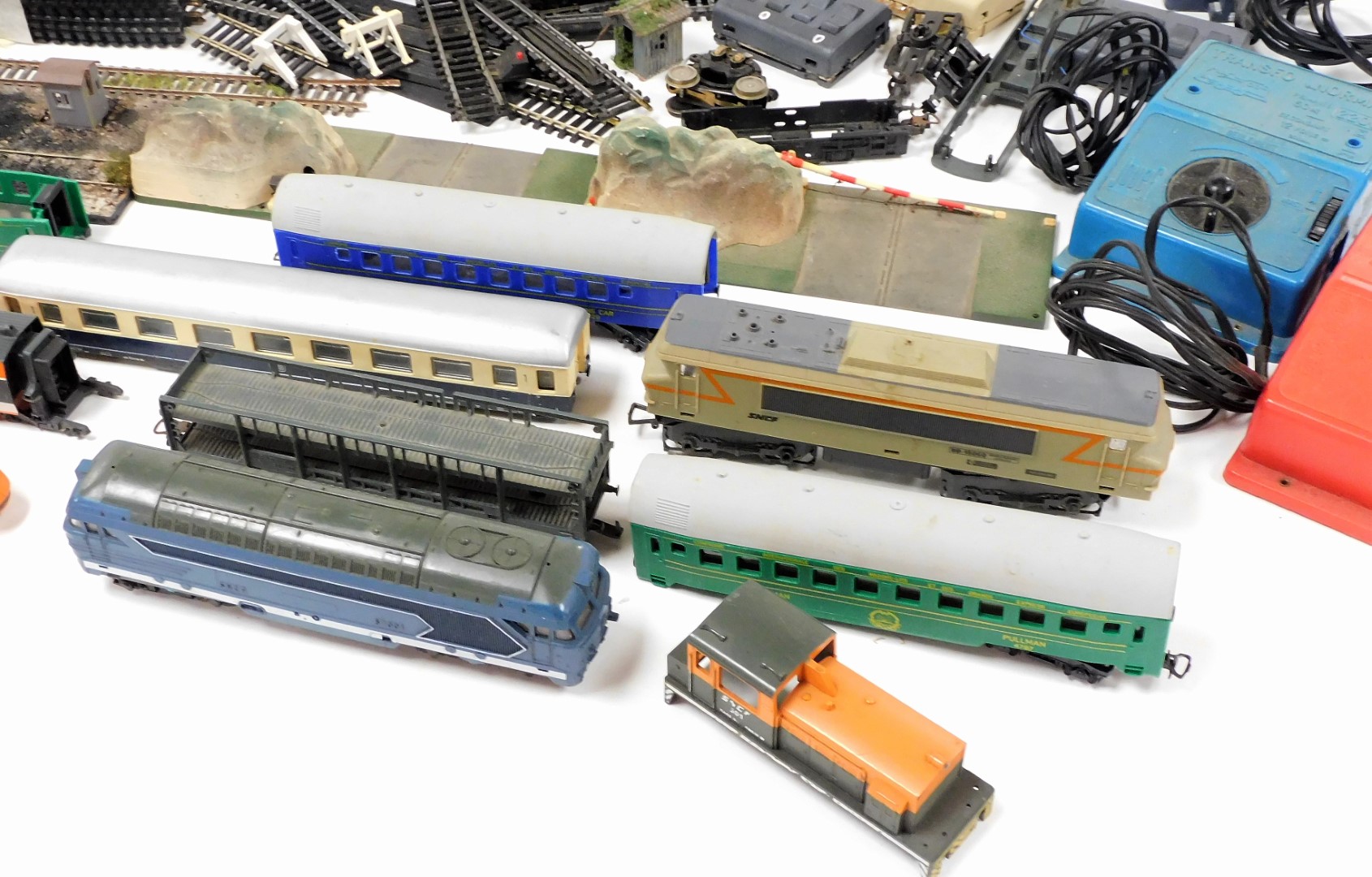 Various French OO-gauge trains, etc., a Jouef boxed Pullman 4029, 5cm high, various other items, - Image 4 of 5