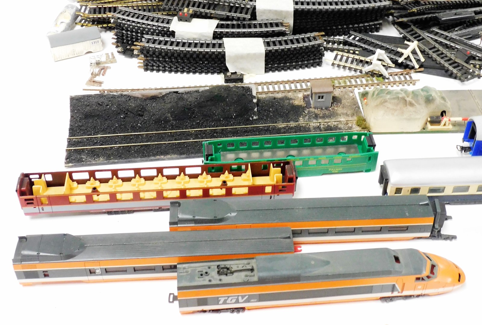 Various French OO-gauge trains, etc., a Jouef boxed Pullman 4029, 5cm high, various other items, - Image 3 of 5