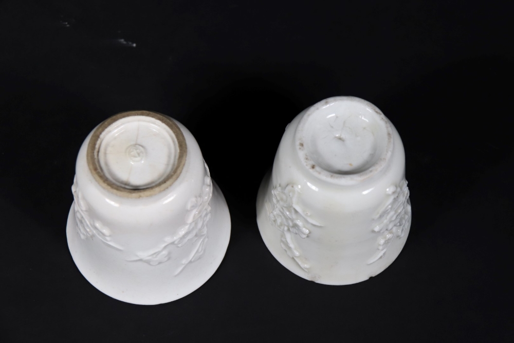 A pair of 19thC Chinese blanc de chine libation cups, 7.5cm high. (AF) - Image 4 of 4