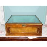 A late 19thC/early 20thC tabletop display case, with glazed top and sides enclosing a velvet lined