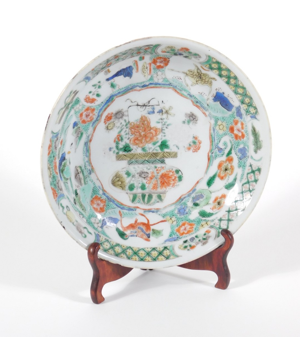 An 18thC Chinese porcelain saucer dish, decorated in famille verte colours with central basket