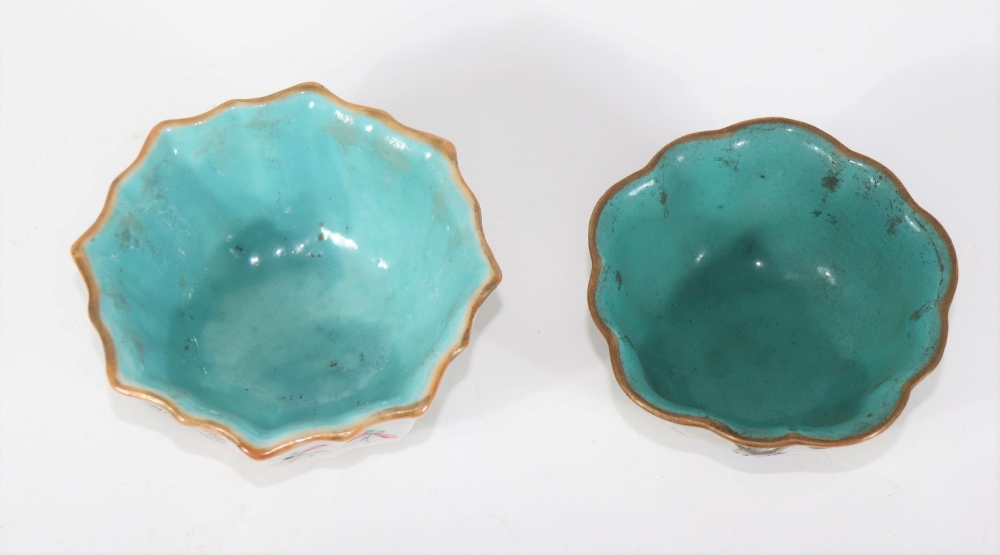 Two similar 19thC Chinese porcelain bowls, with turquoise interior painted with birds, berries and - Image 3 of 5