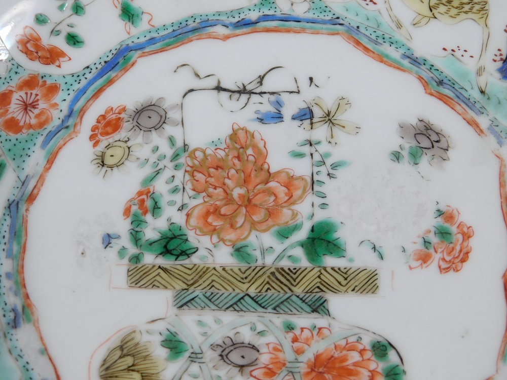 An 18thC Chinese porcelain saucer dish, decorated in famille verte colours with central basket - Image 3 of 4