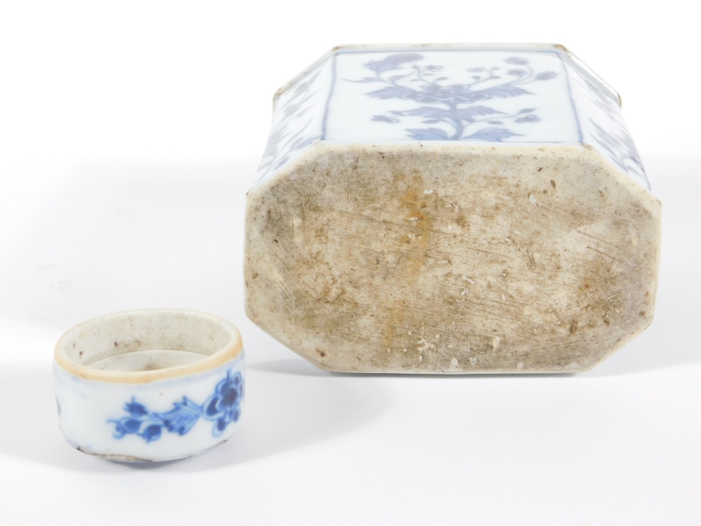 A 18thC Chinese porcelain octagonal tea canister and cover, of floral decoration, 11cm high. - Image 5 of 5