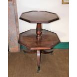 An early 19thC mahogany dumb waiter, of two levels with moulded octagonal platforms, turned pillar