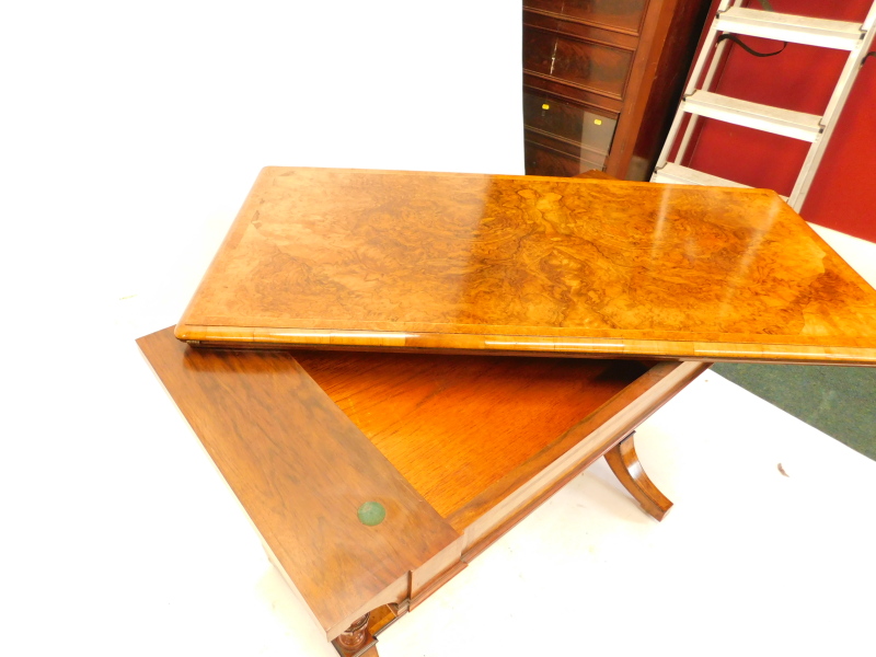 A Victorian exhibition quality figured walnut card table, the rectangular top with a moulded edge - Bild 3 aus 3