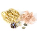 A quantity of costume jewellery, to include a rose quartz necklace, brooch with simulated opals, a