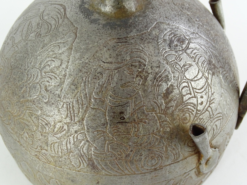 A late 18th/early 19thC Indo Persian Khula Khud helmet, the bowl or top engraved with figures, - Image 2 of 5