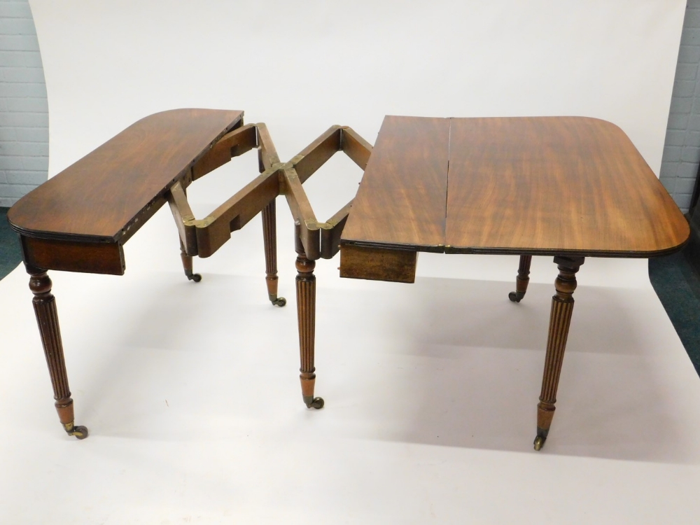 An early 19thC mahogany concertina action dining table, in the manner of Gillows, the rectangular - Bild 2 aus 2