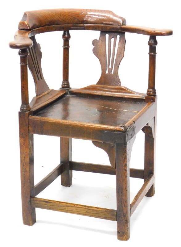 A late 18thC/early 19thC oak ash and elm corner chair, with a shaped back and pierced splat, on