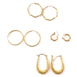 Four pairs of 9ct gold and yellow metal hoop earrings, 4.7g.