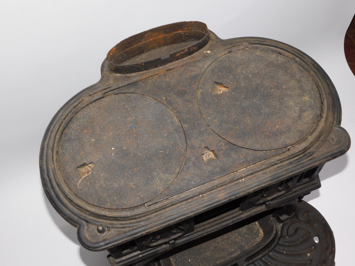 A Victorian cast iron kitchen range by The Columbian Stove Works., of oval form, with a pierced - Image 3 of 4